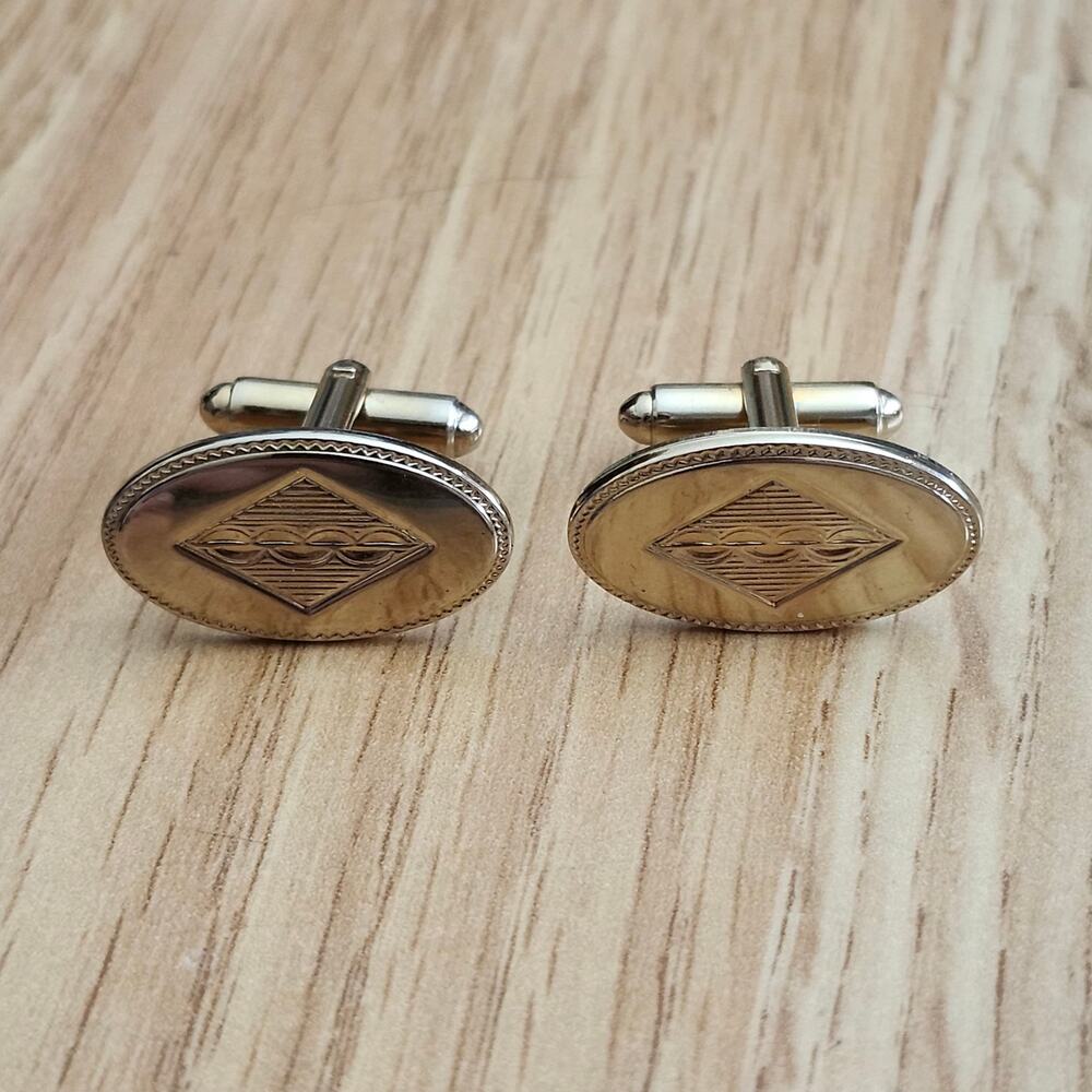 Shields Mens Gold Tone Oval Cufflinks Engraved Geometric Diamond Chain Border